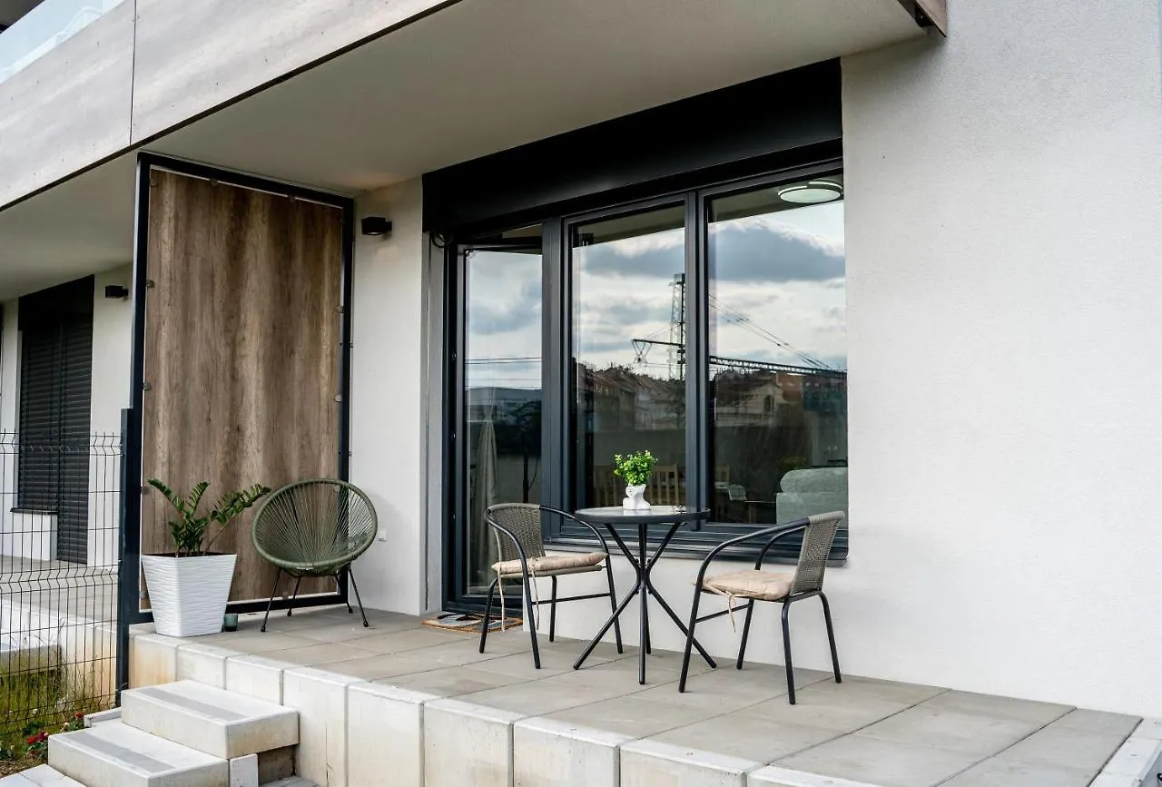 Free Parking- Newly Built Apartment براغ