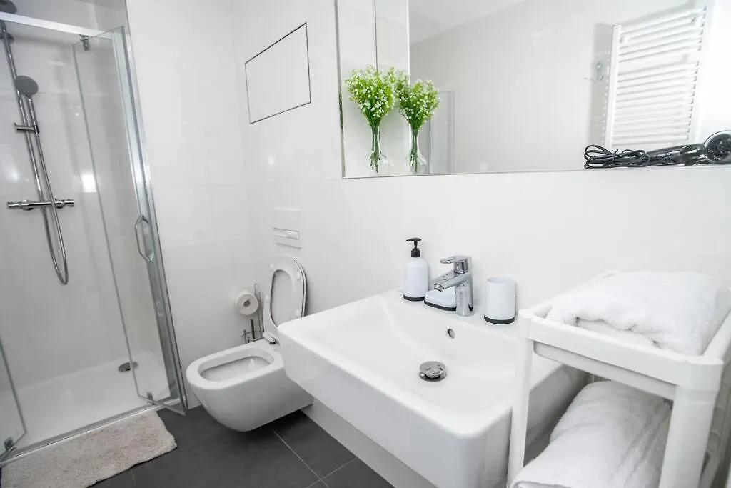 Free Parking- Newly Built Apartment براغ جمهورية التشيك